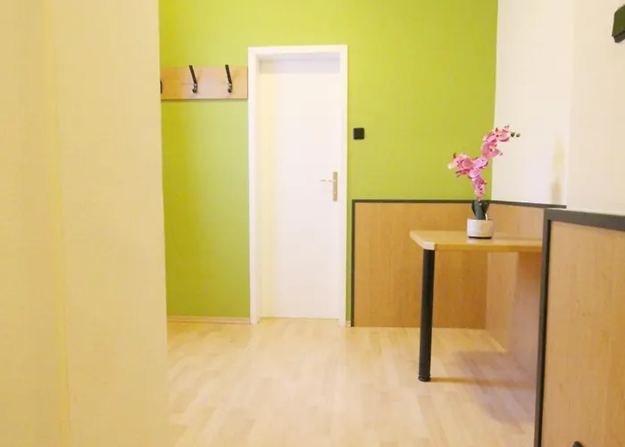 מלון דירות Family In Huetteldorfer Strasse Area וינה